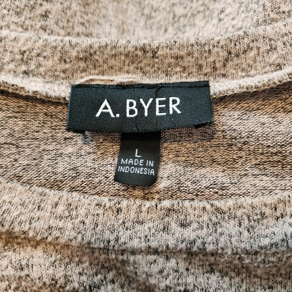 A. Byer Heather Blush color 3/4 length bell sleeve top Size Large - Picture 7 of 8